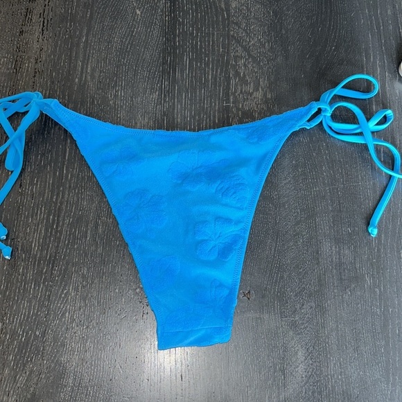 Koana Bikini Willow Top and Daria Botton in BLUE HIBISCUS TERRY - Picture 8 of 13